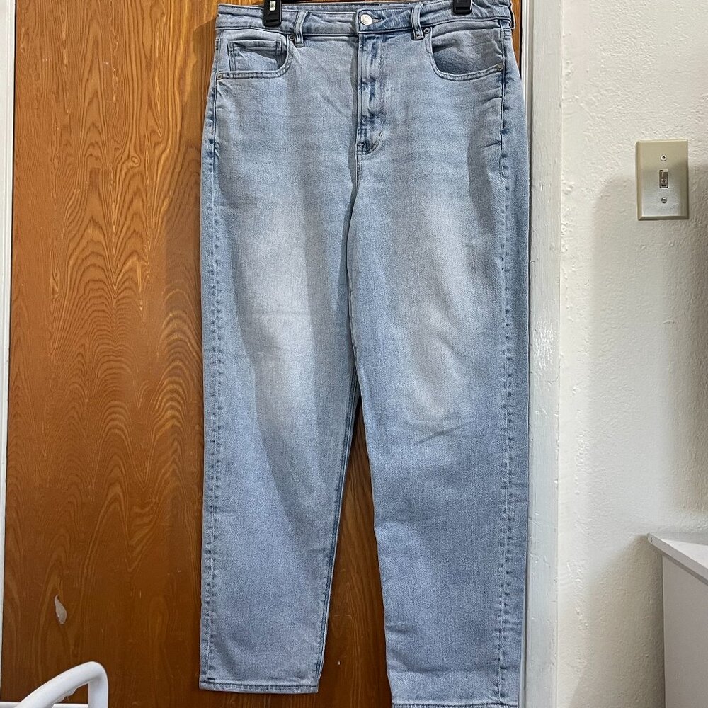 American Eagle Stretch Mom Straight Jean, Light Aglow, Size 14R